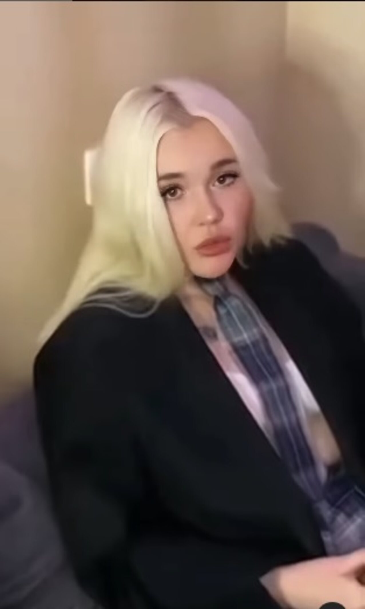 blonde camgirl artist