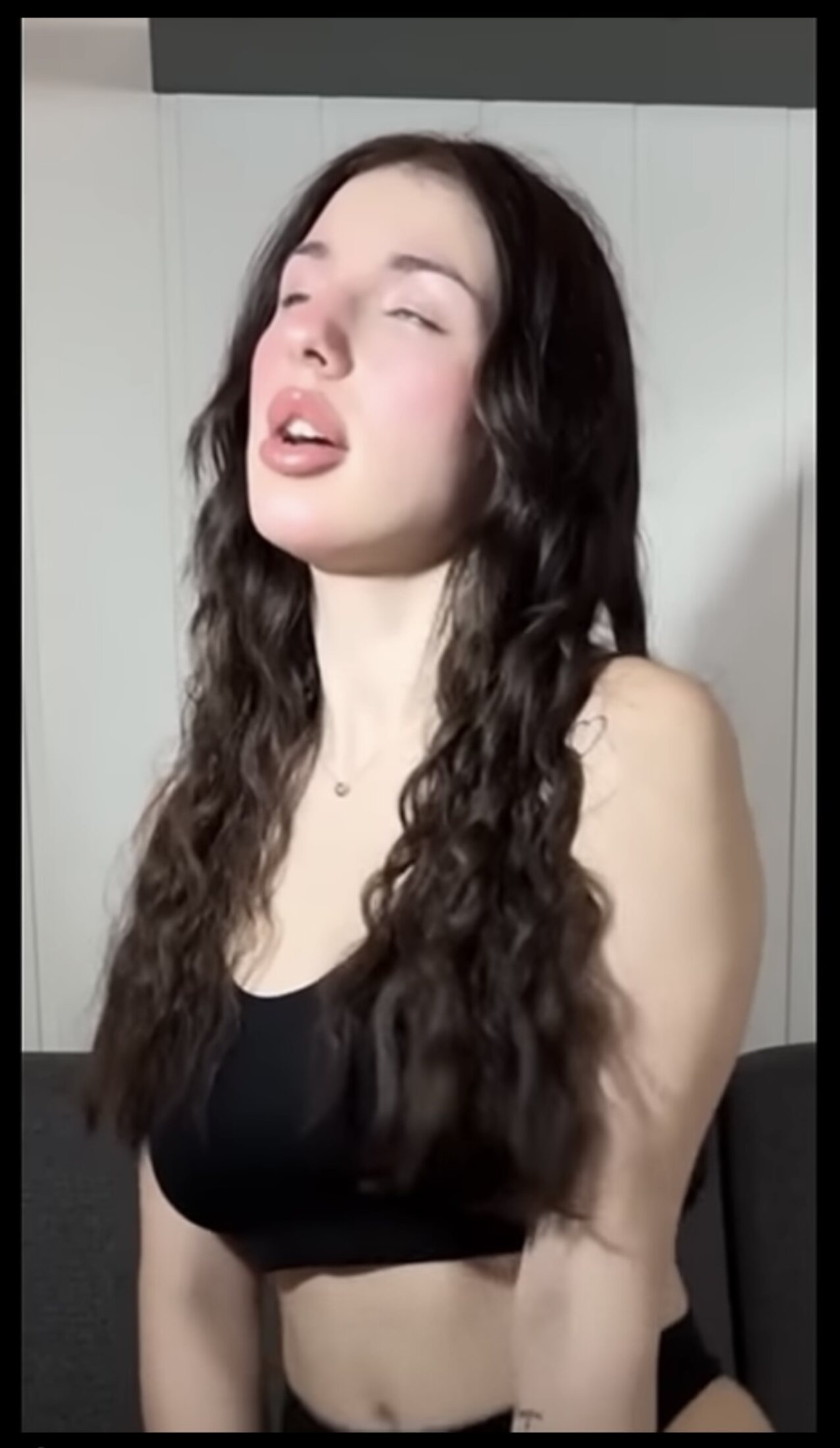solo sexy brunette