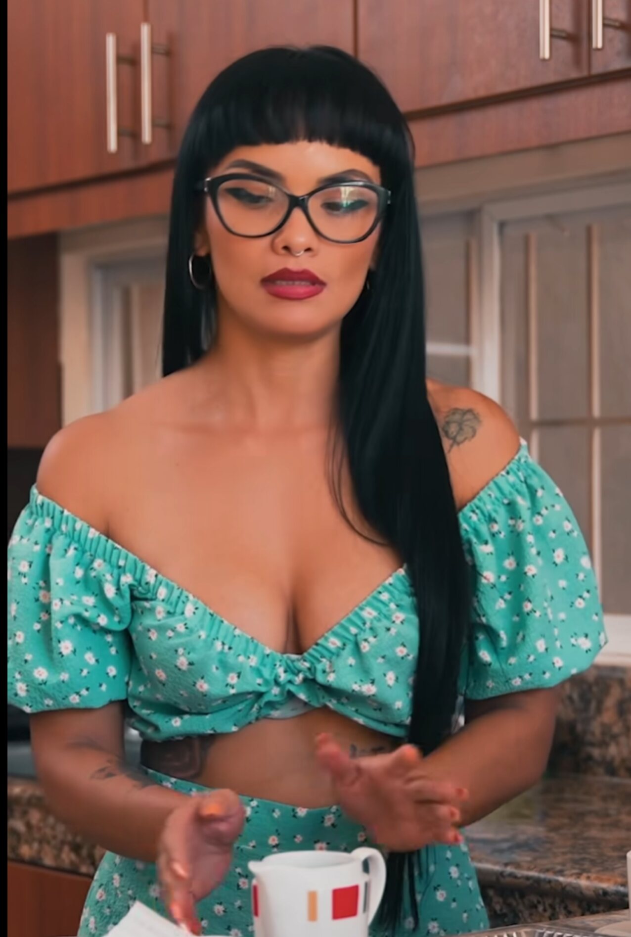 glasses amatuer latina