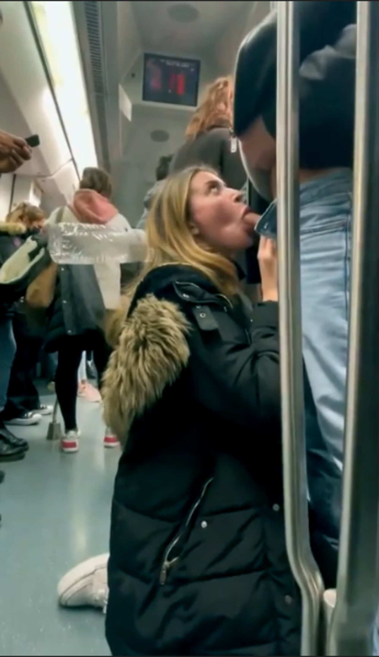 amateur exhibitionism subway