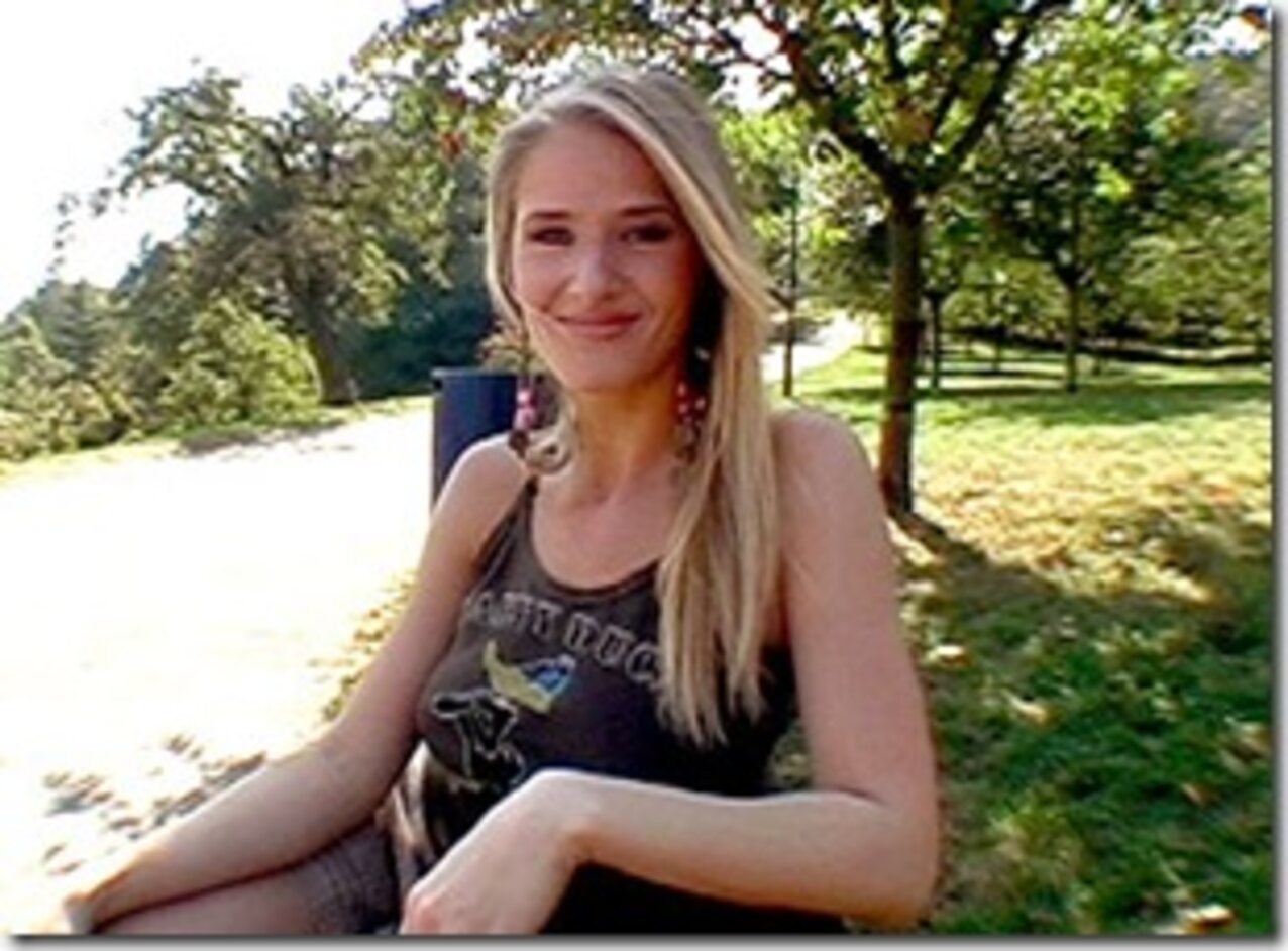 blonde public xxx