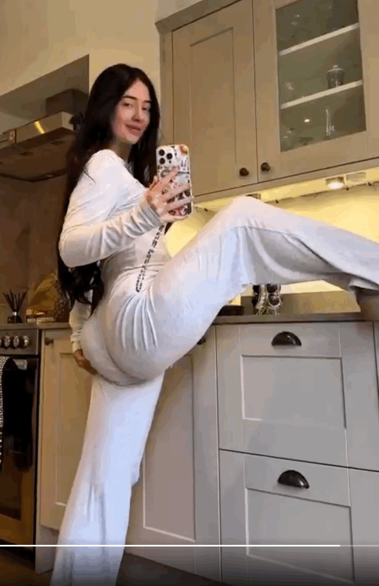 amateur brunette big ass