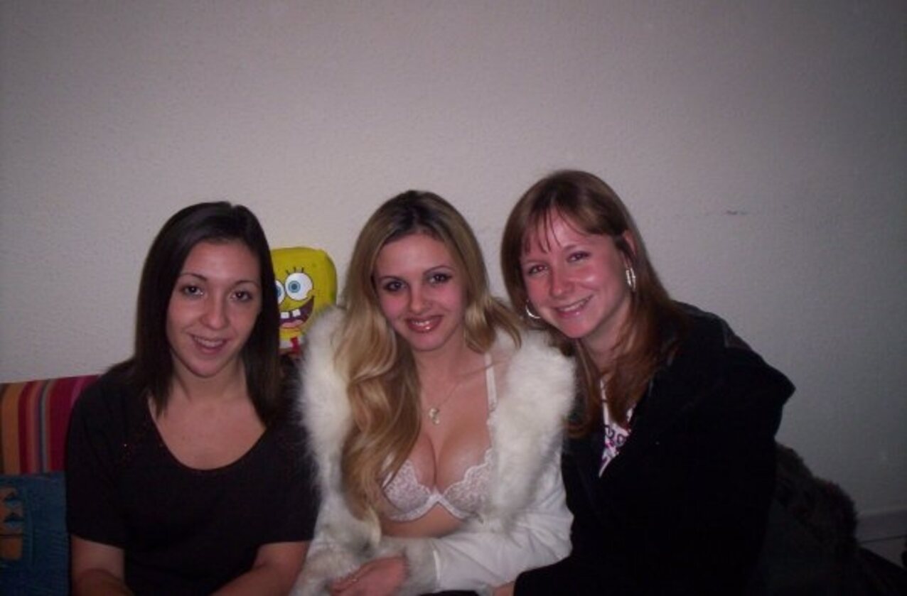 group teens blonde