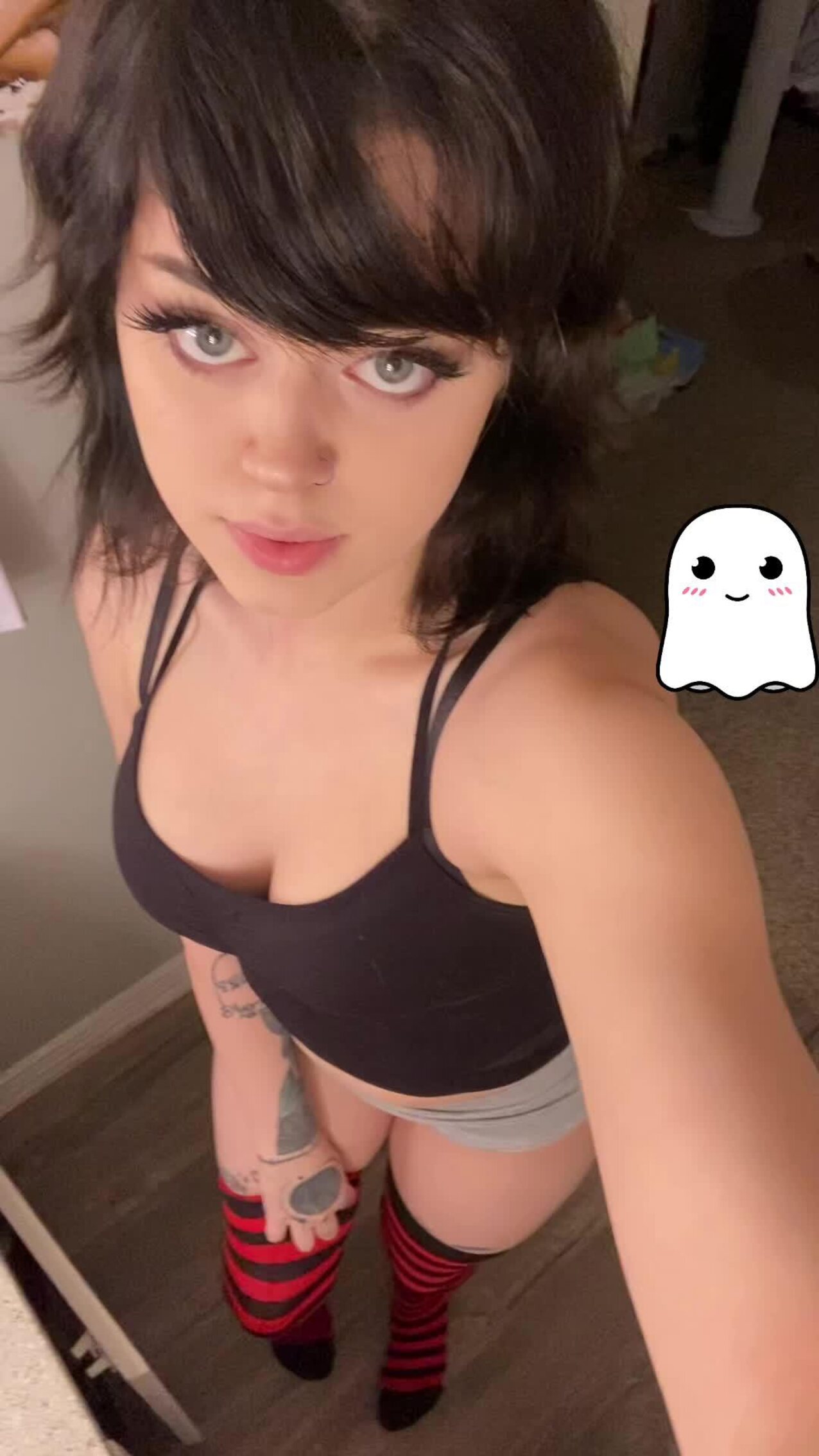 black hair teen cutie