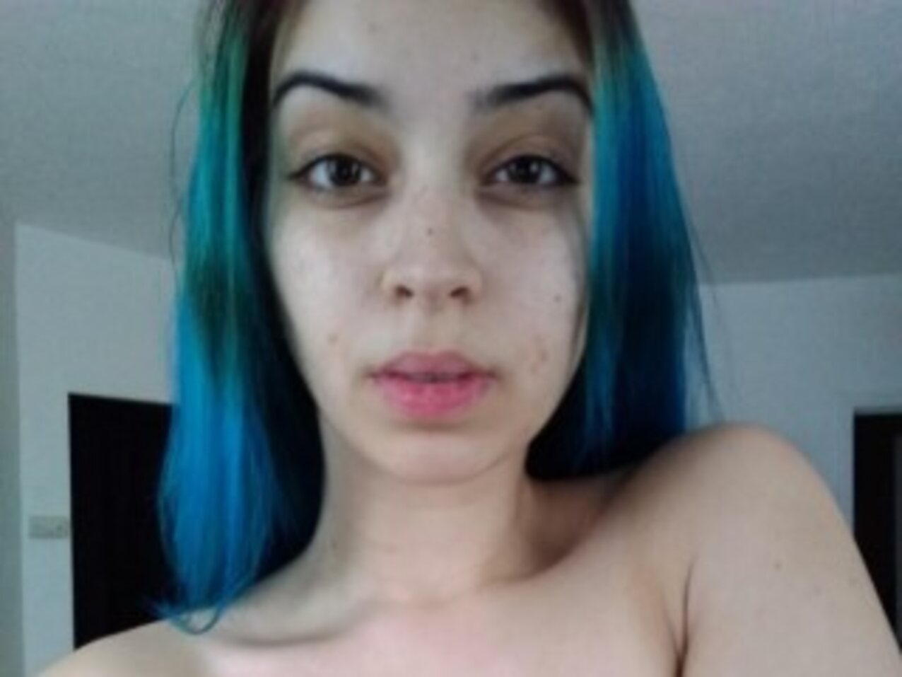 camgirl blue hair latina