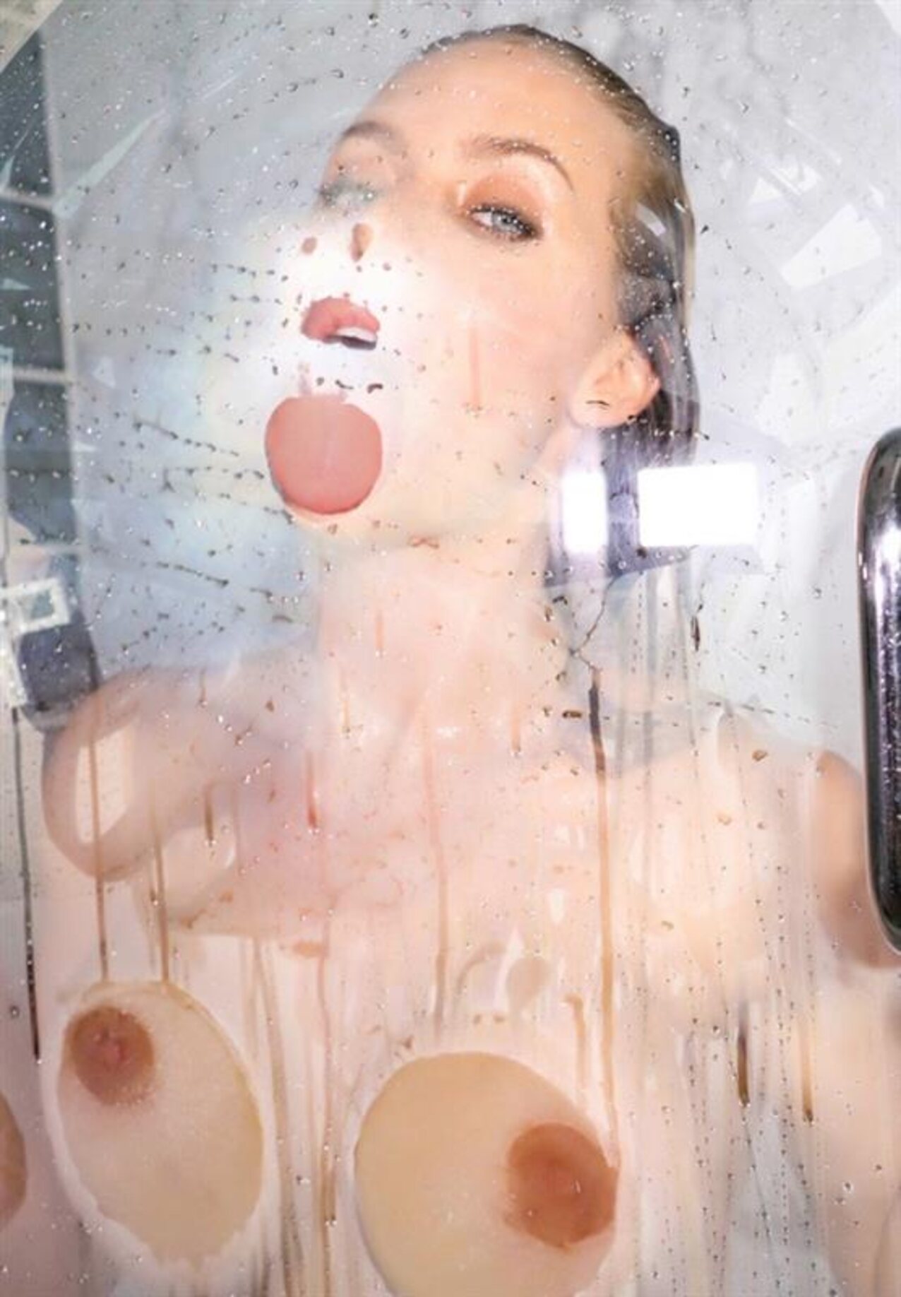 shower big tits curvy