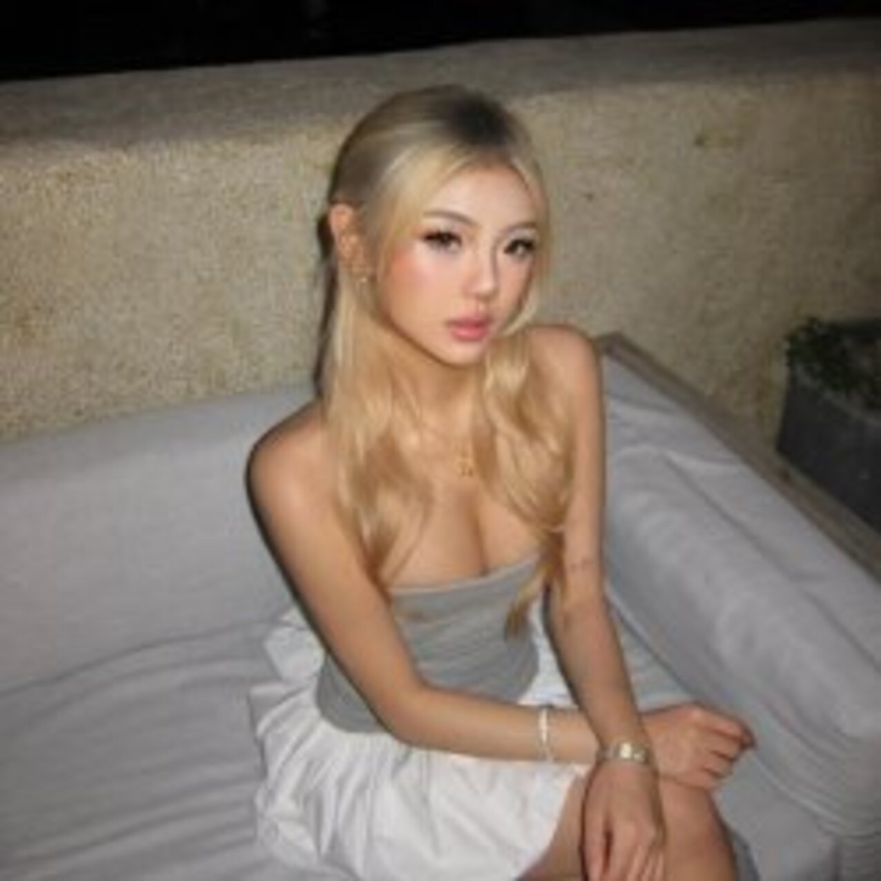 asian cleavage tits