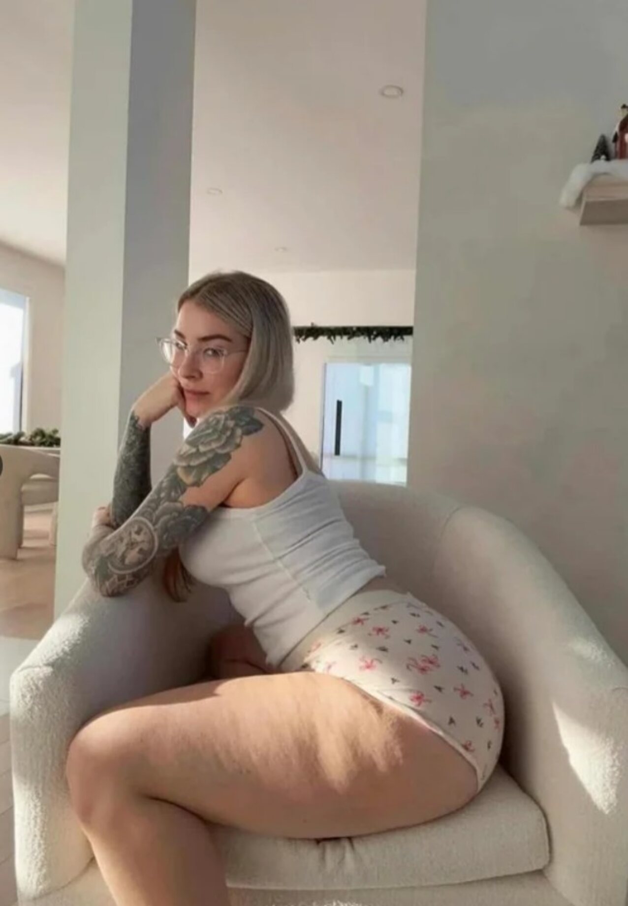 chair thick glasses