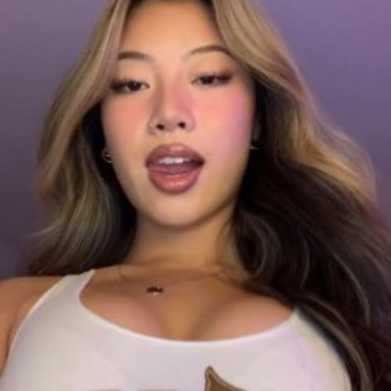 asian big tits cleavage