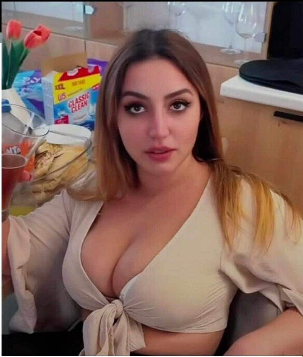 amateur camgirl artist