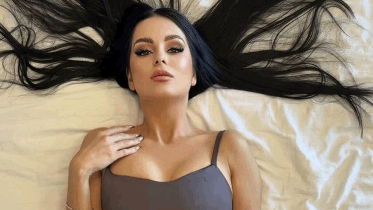 camgirl black hair petite