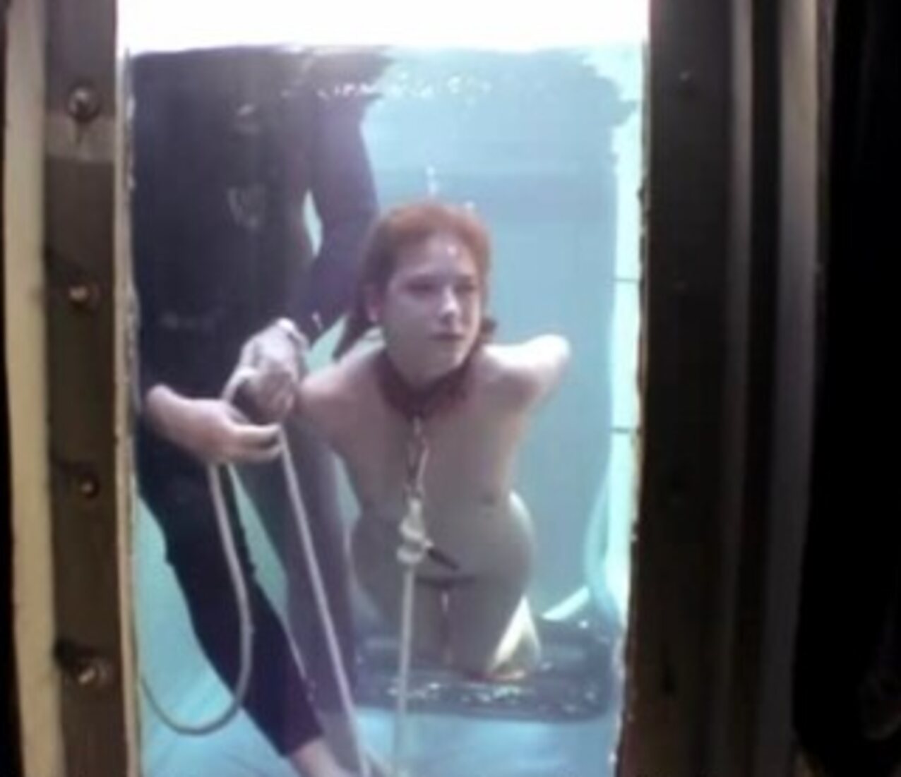 underwater bondage breathplay