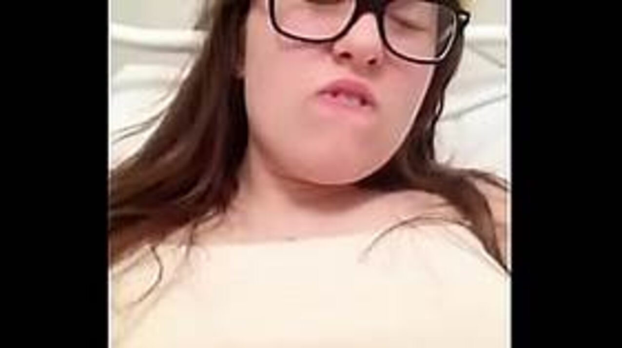 dark hair female orgasm stickam