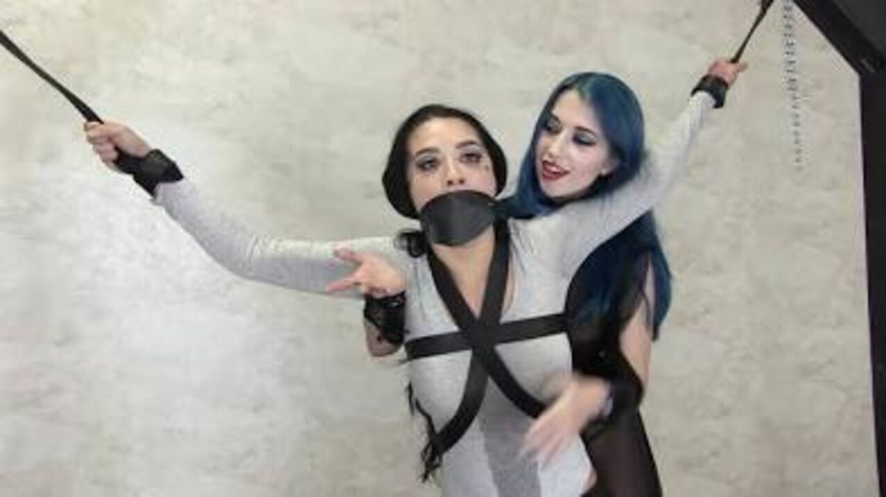 heroine bondage lesbian
