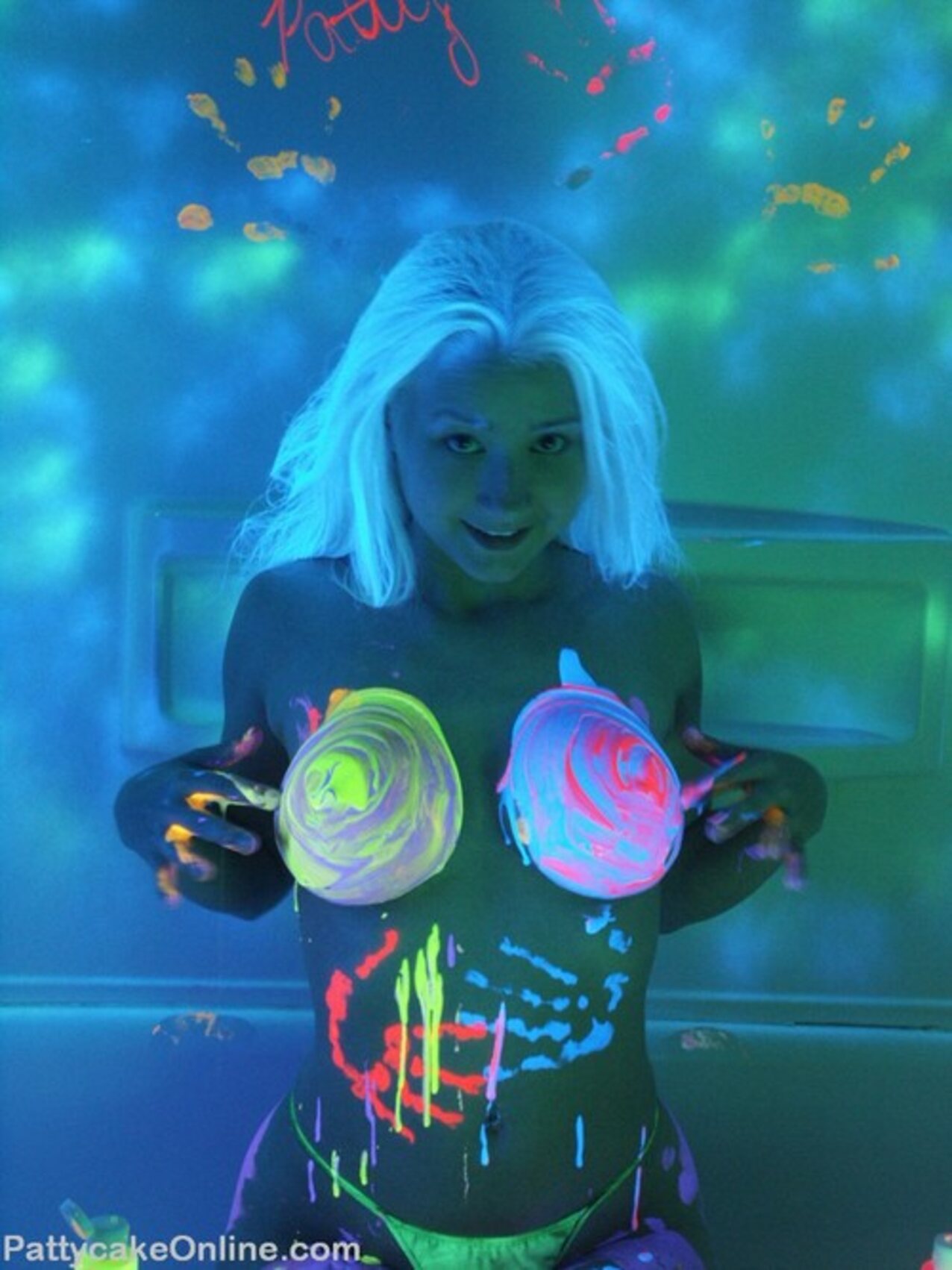 bodypaint busty glow