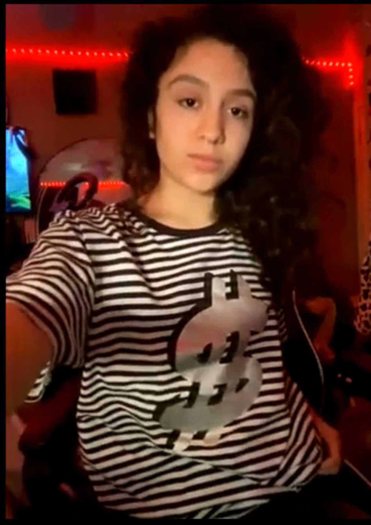 cam girl erome curly hair