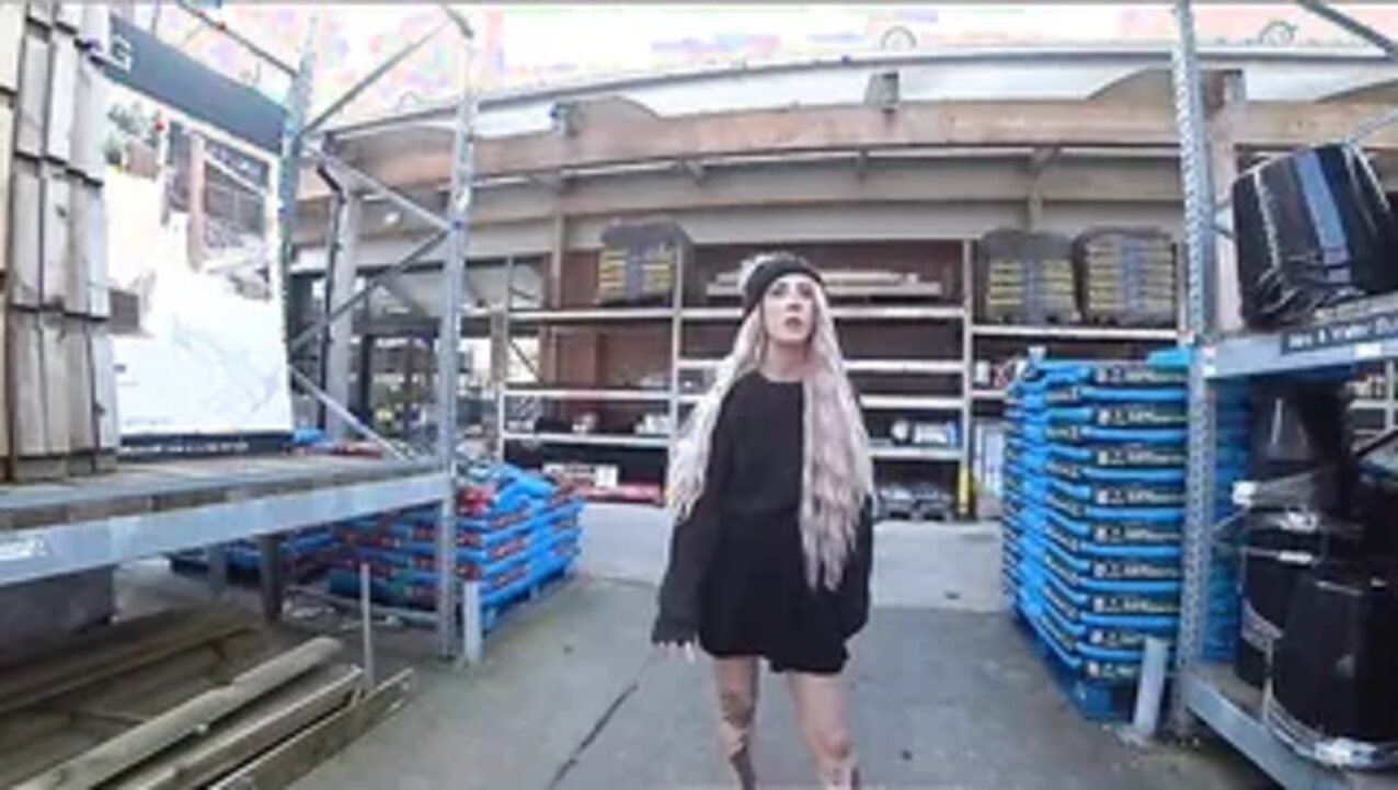 jade vow public flashing