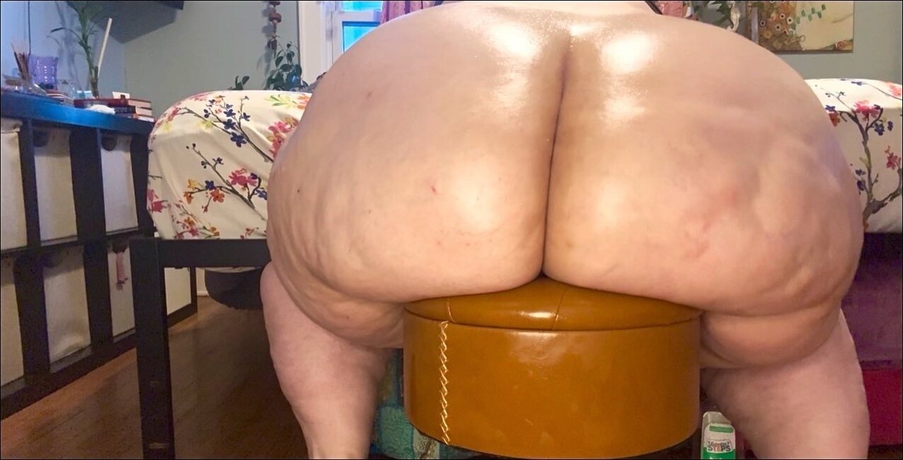 big ass cellulite sitting