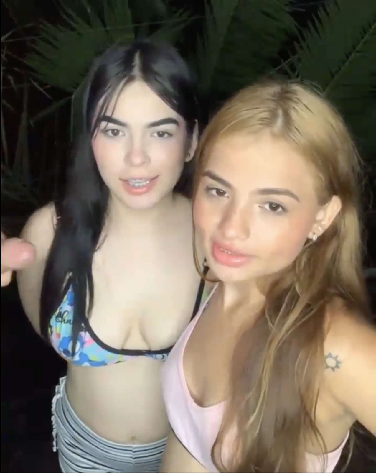 camgirl threesome natural