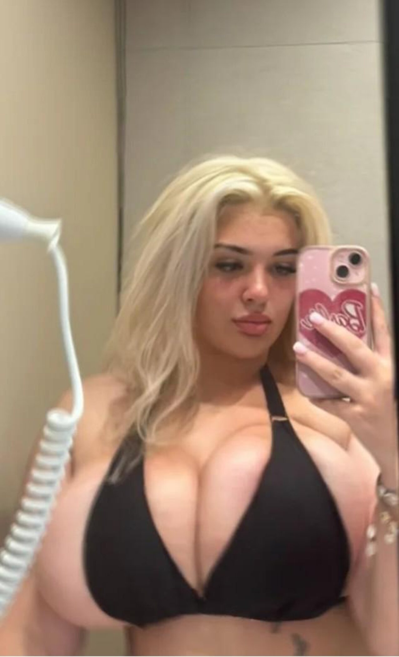 tits bigtits blonde