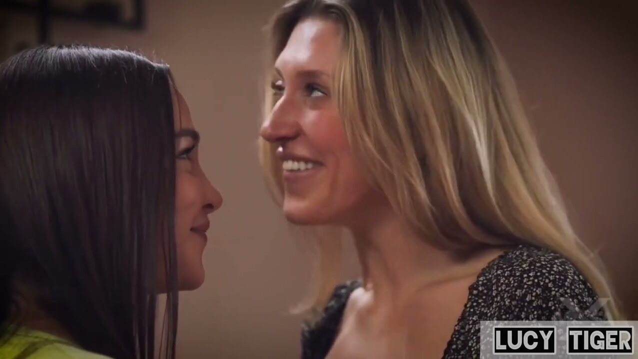 lesbian kissing threesome
