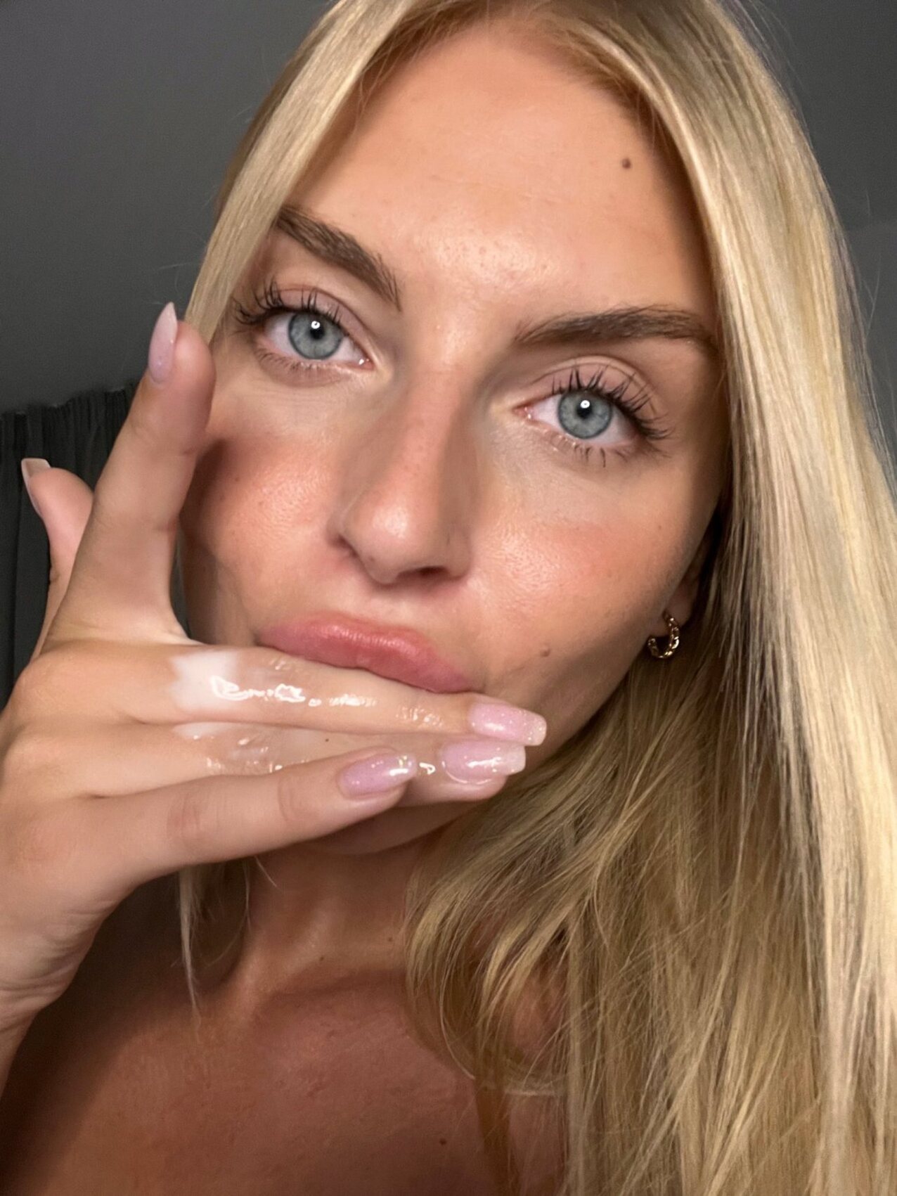 perfect blonde wife