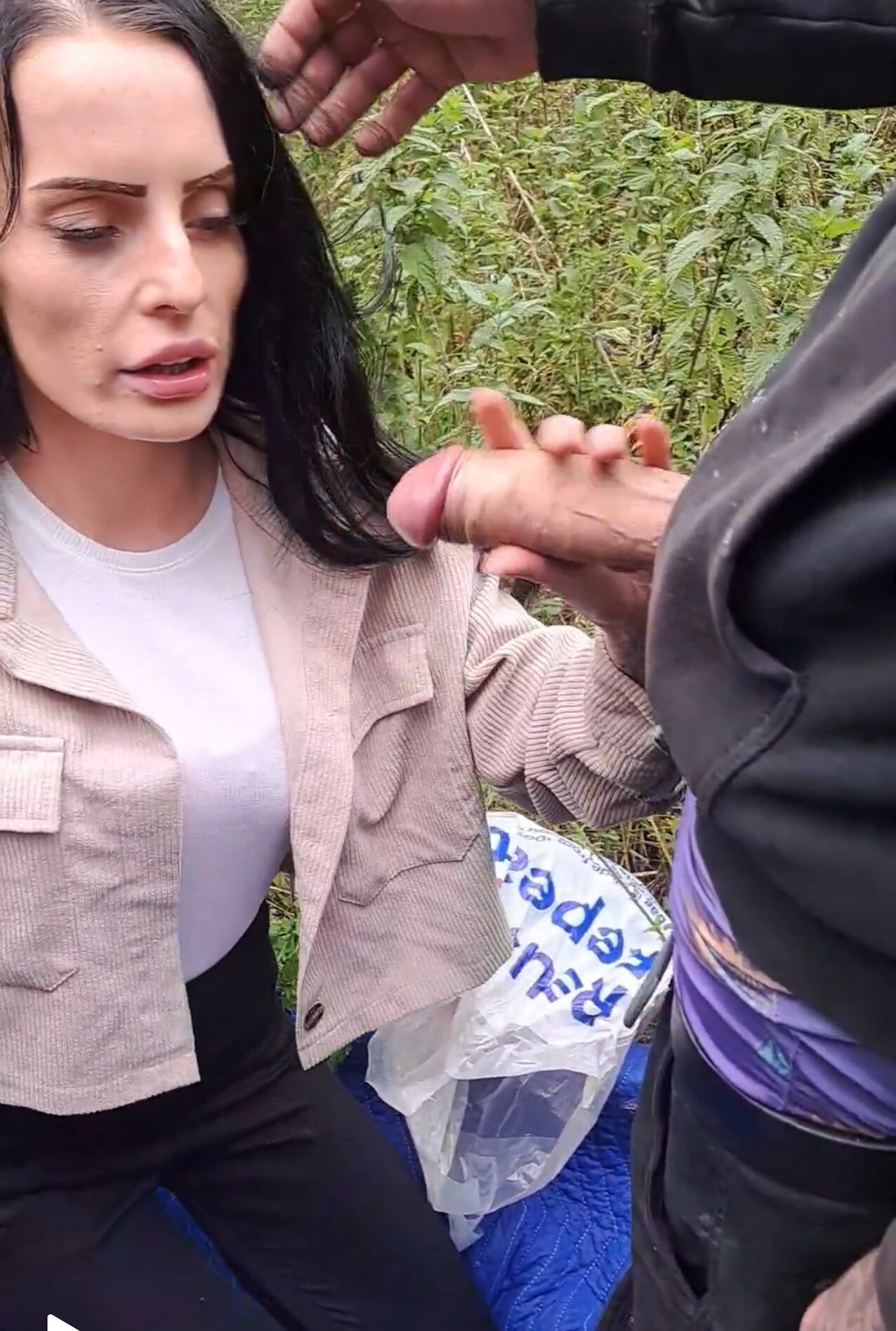 brunette dogging blowjob