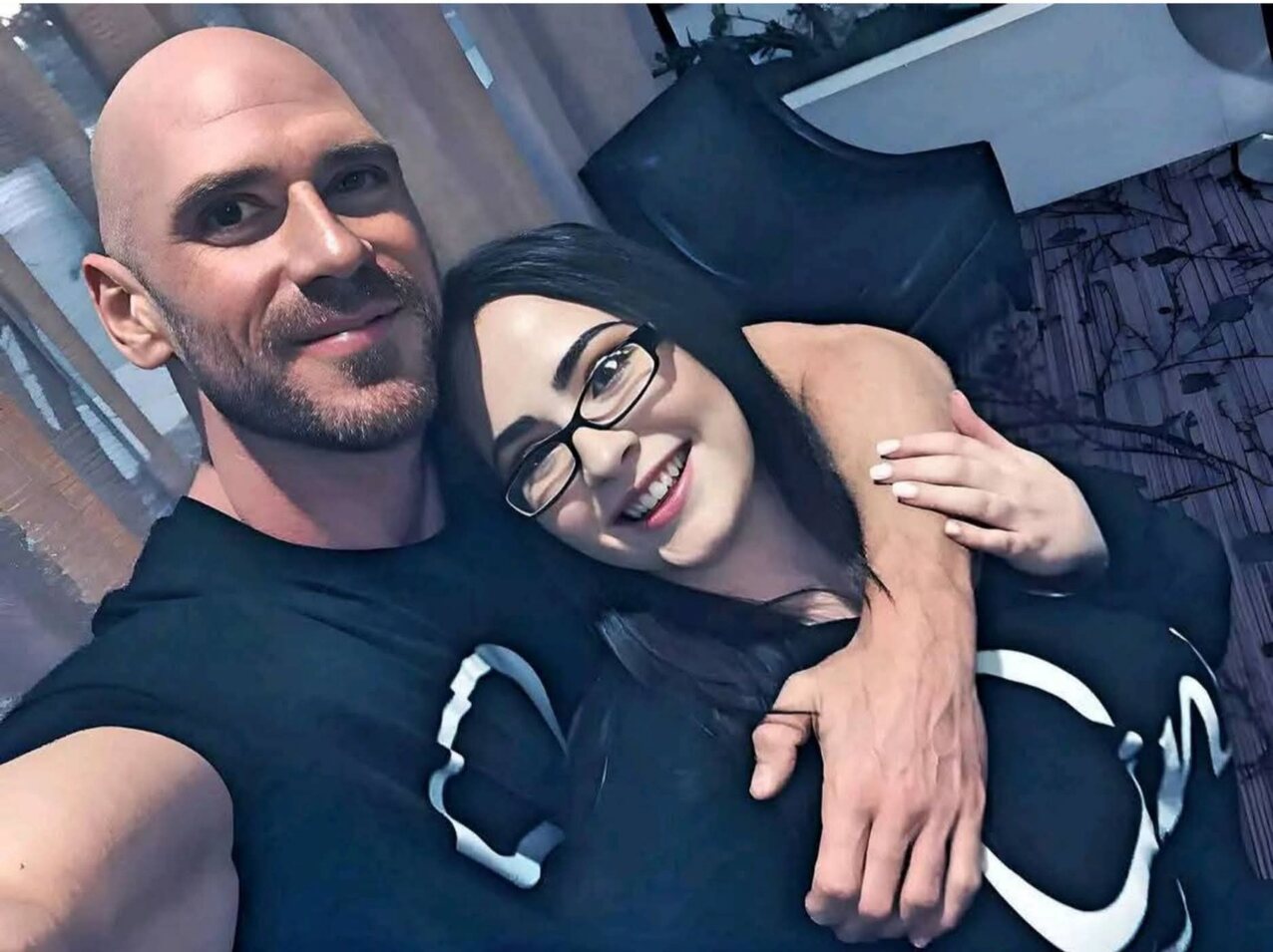 amateur glasses big boobs