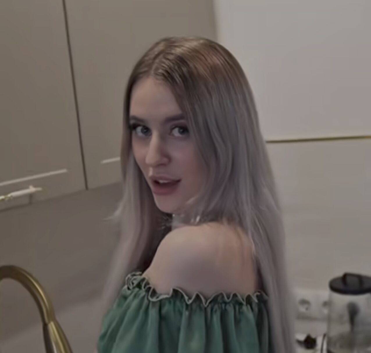 asian secretary petite