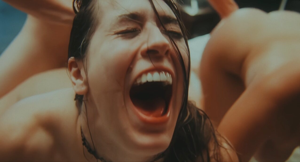 threesome brunette doggystyle