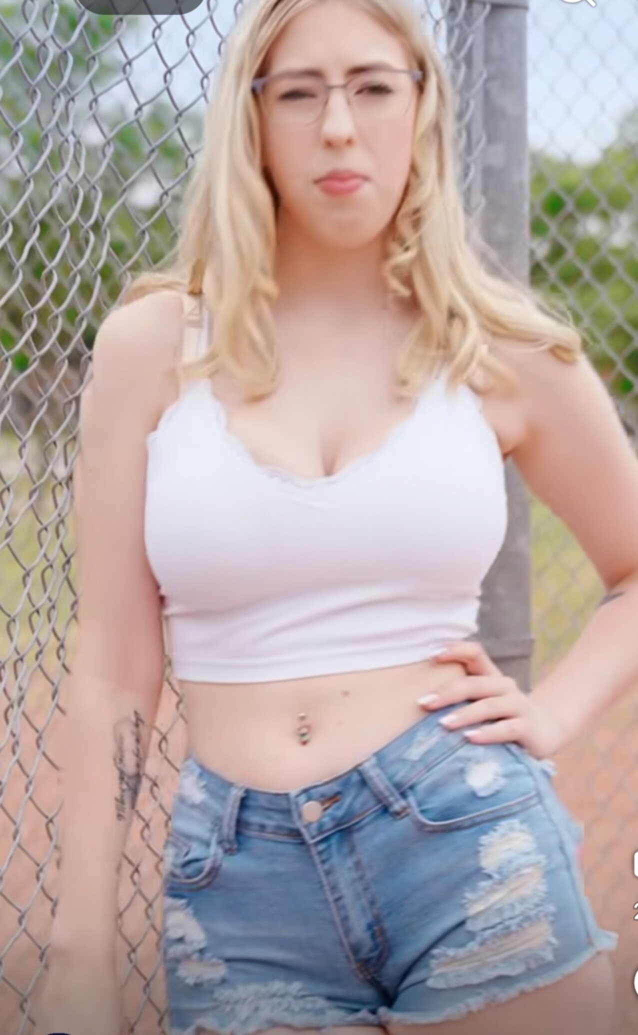 busty blonde jeans