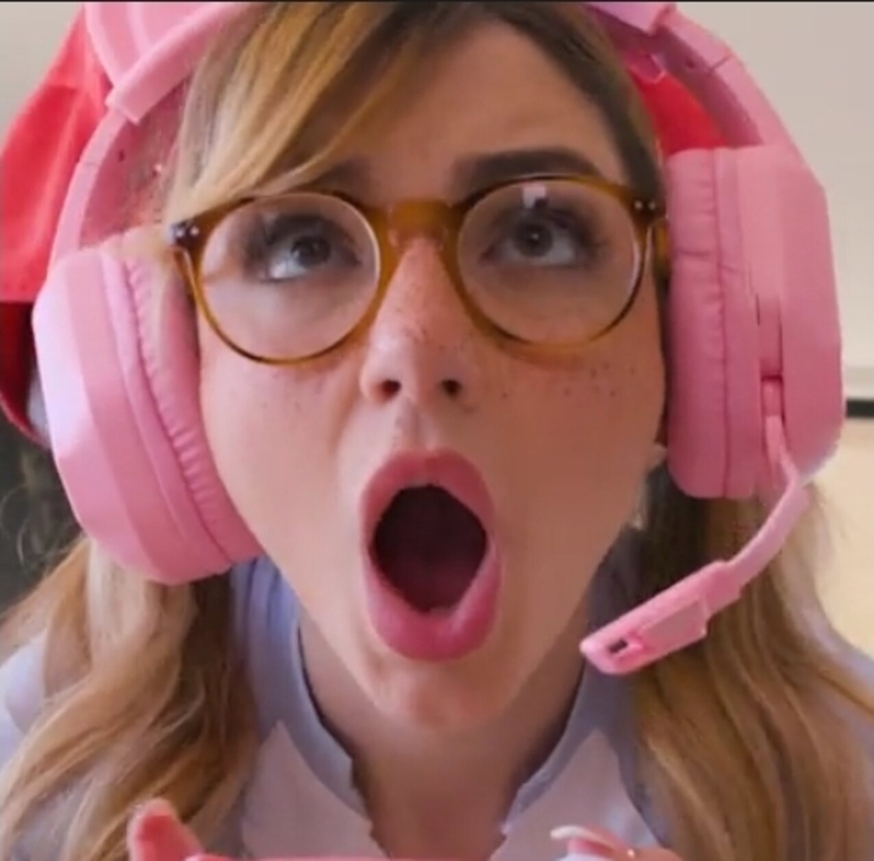 petite small gamer