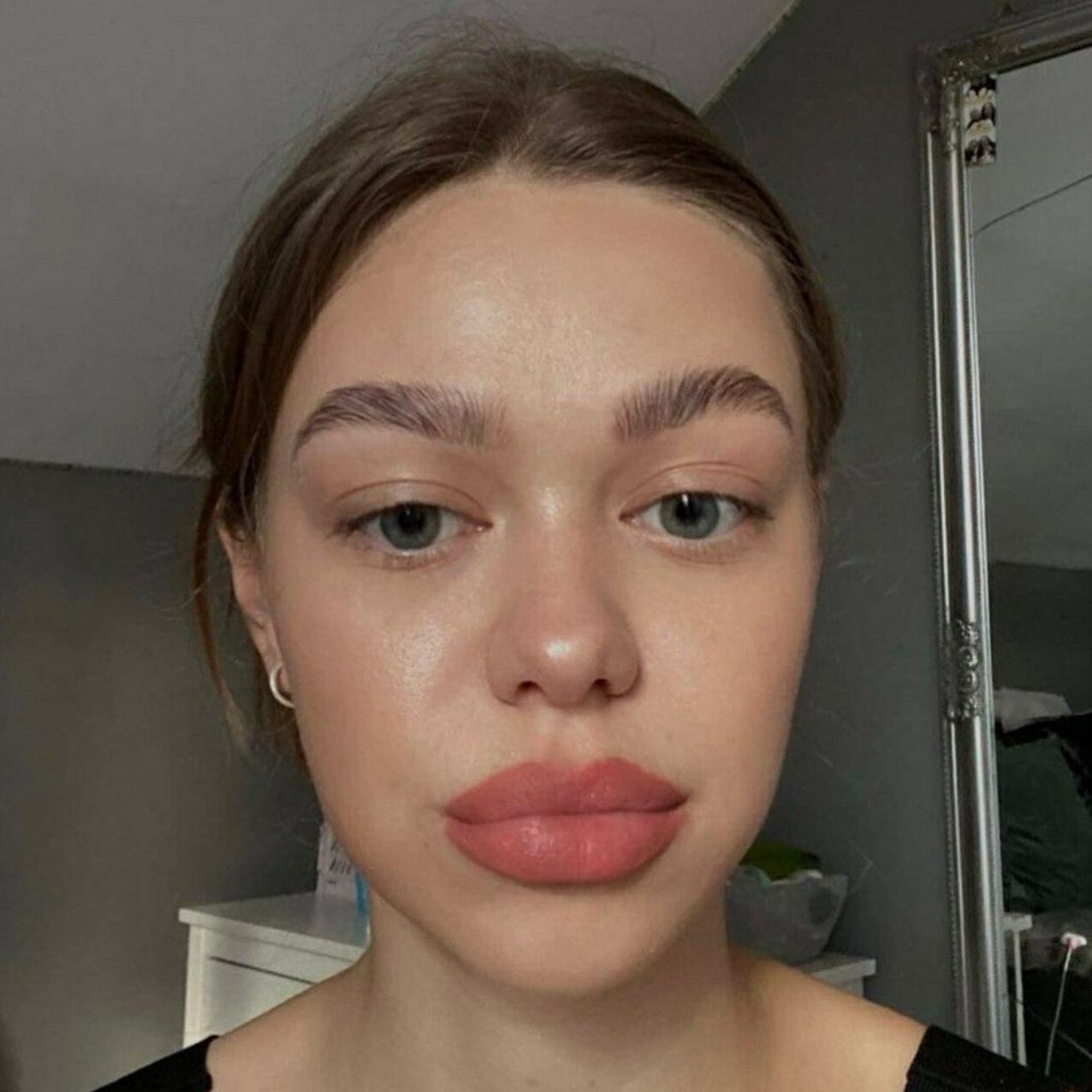 camgirl petite full lips