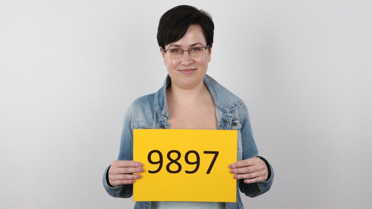 amateur busty glasses