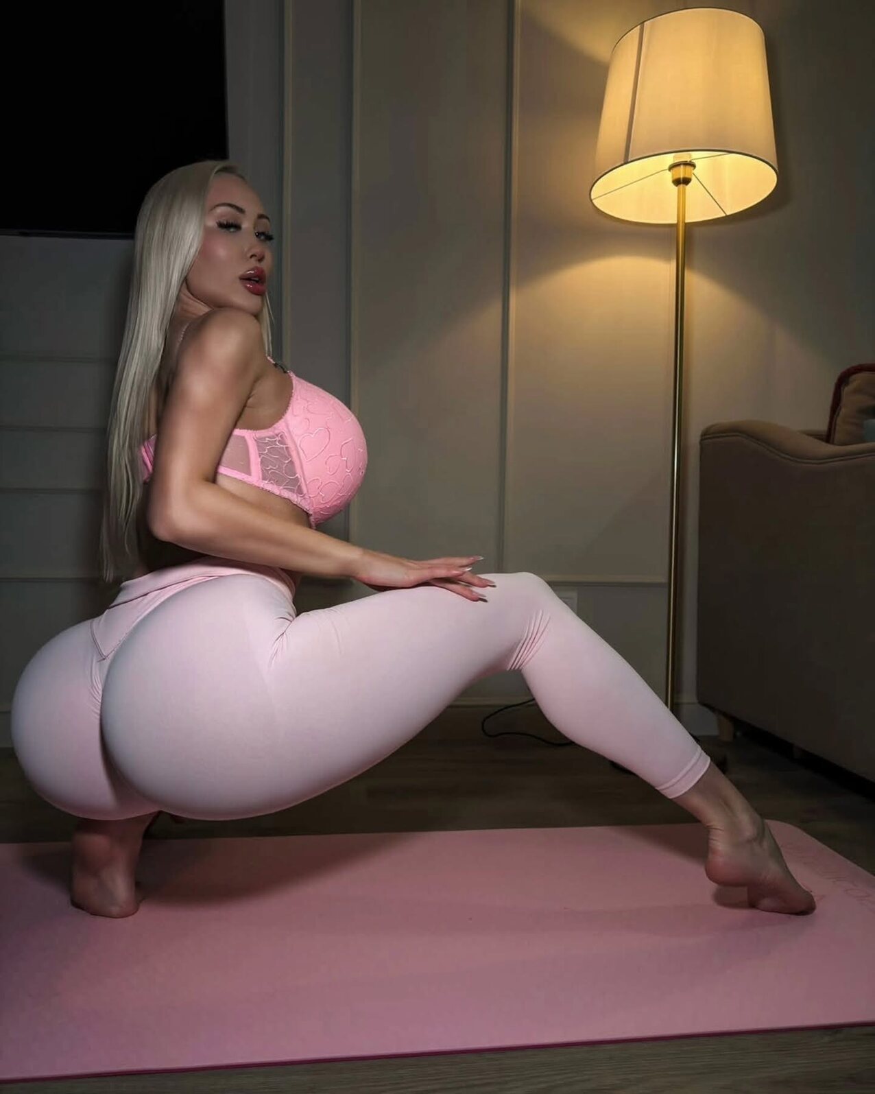 milf blonde big ass