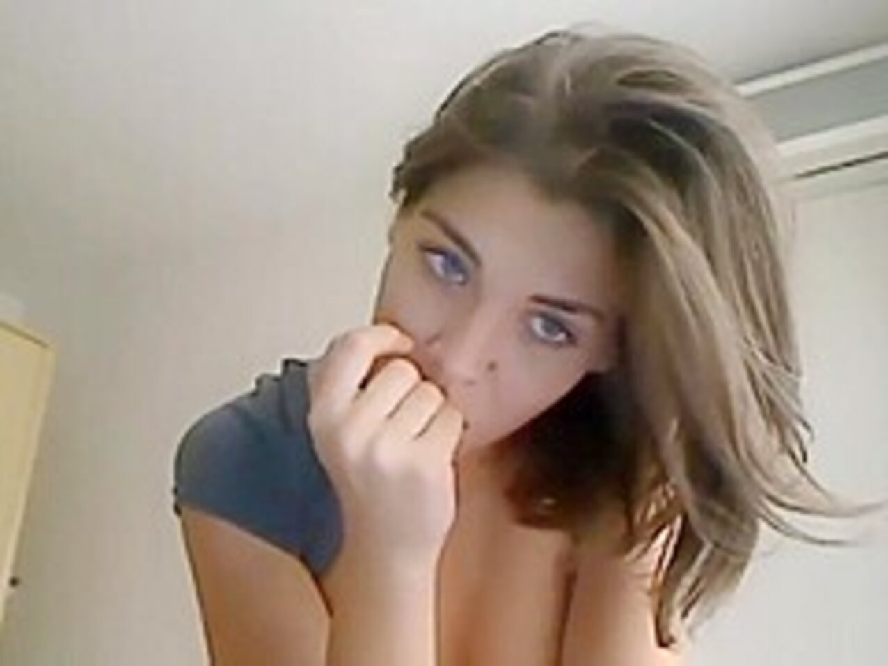 camgirl brunette teen