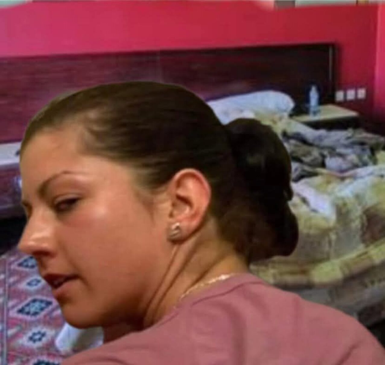 bahtroom anal milf