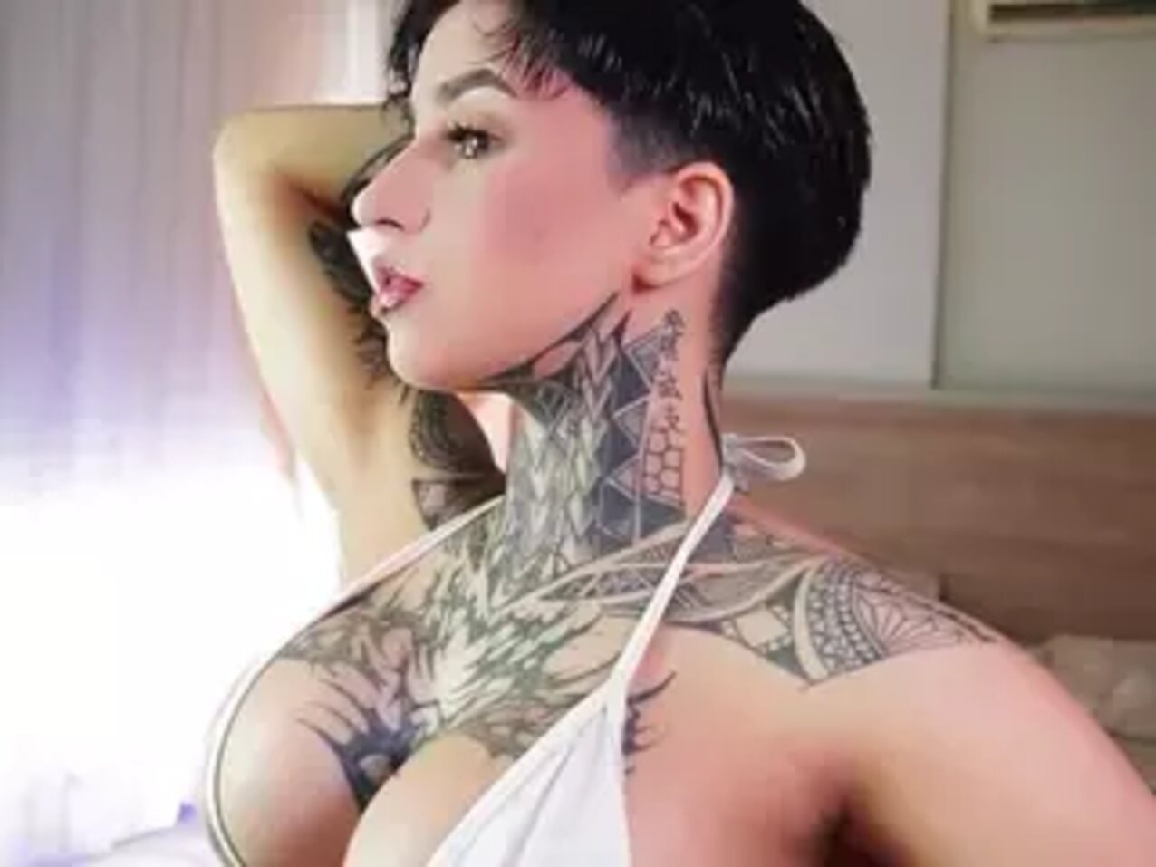 tattoo short hair camgirl