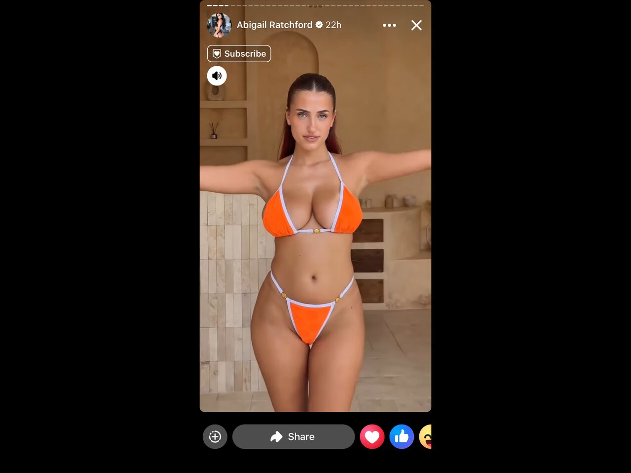 curvy model voluptuous