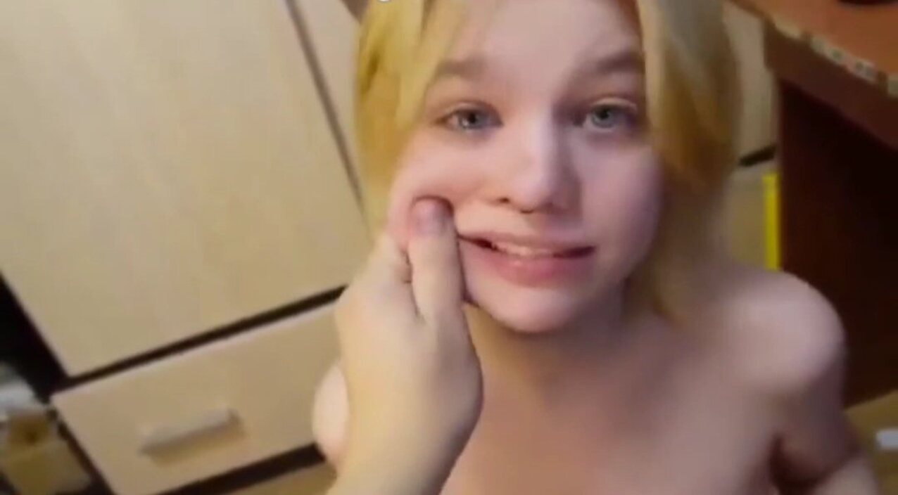 amateur blonde pale