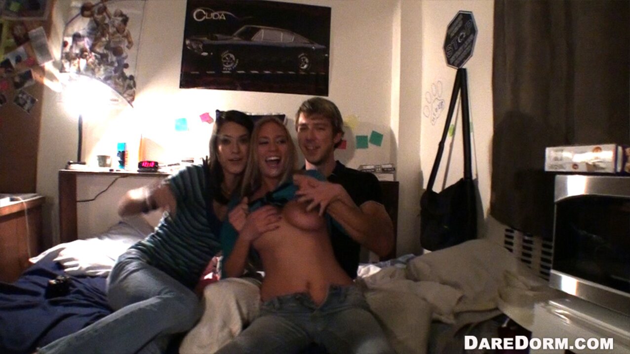 threesome sexy hot