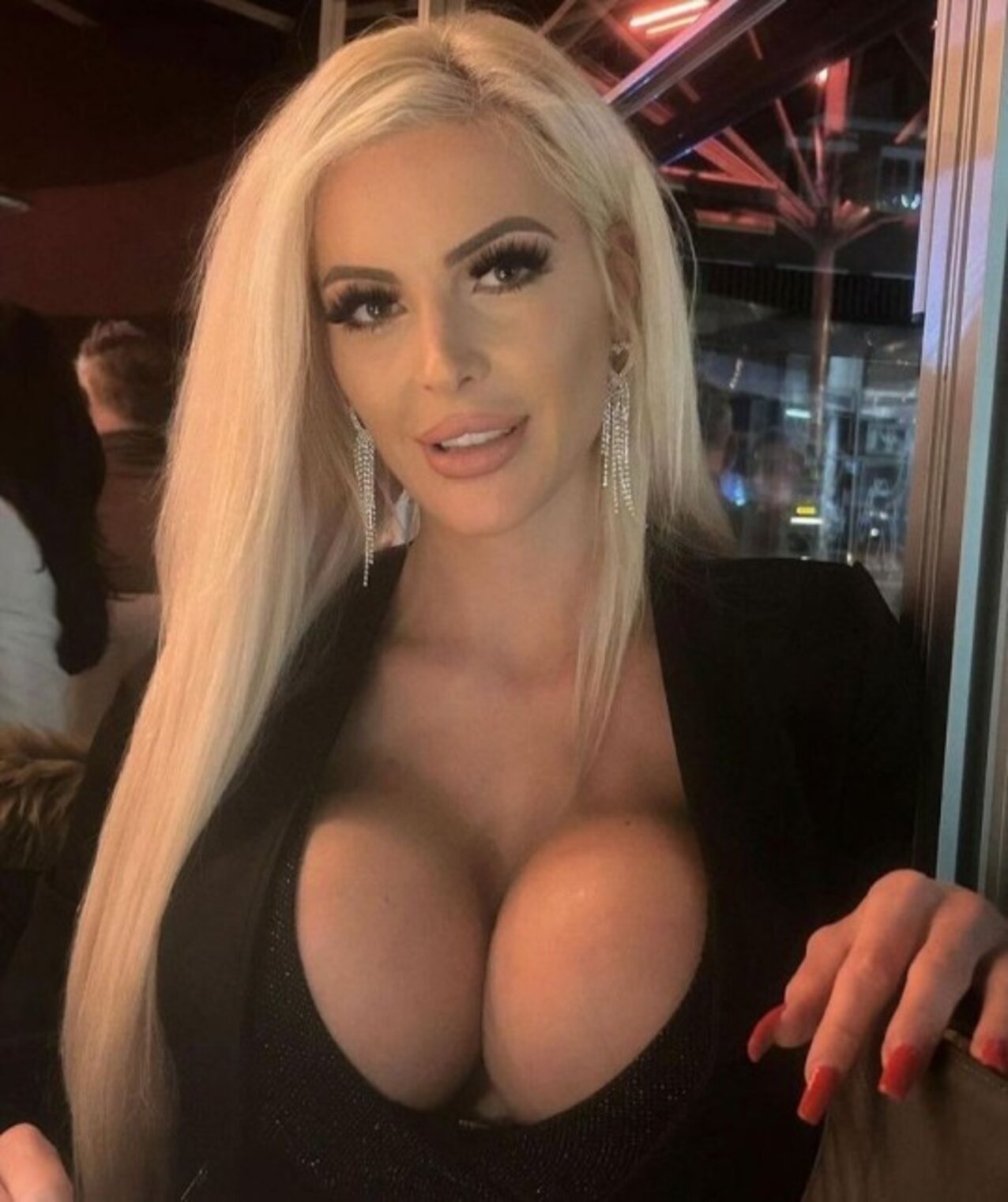 blonde big tits cleavage