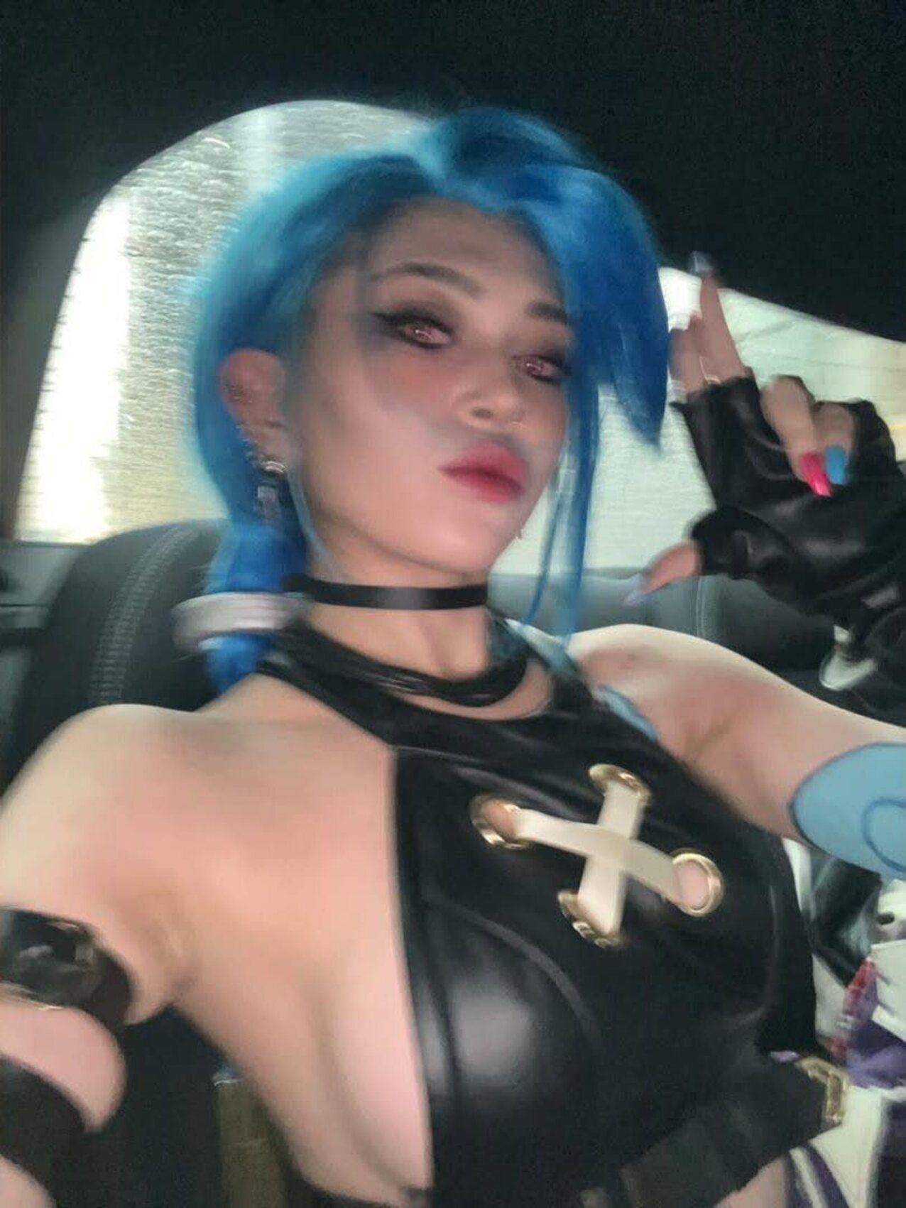 cosplay blue hair league of legends
