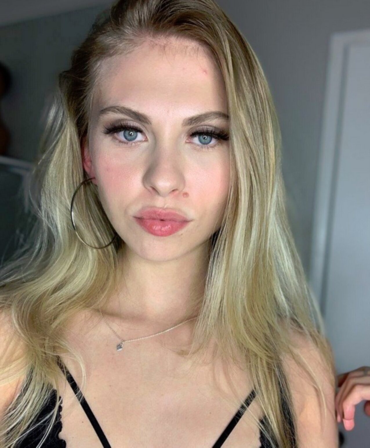 blonde qos snowbunny