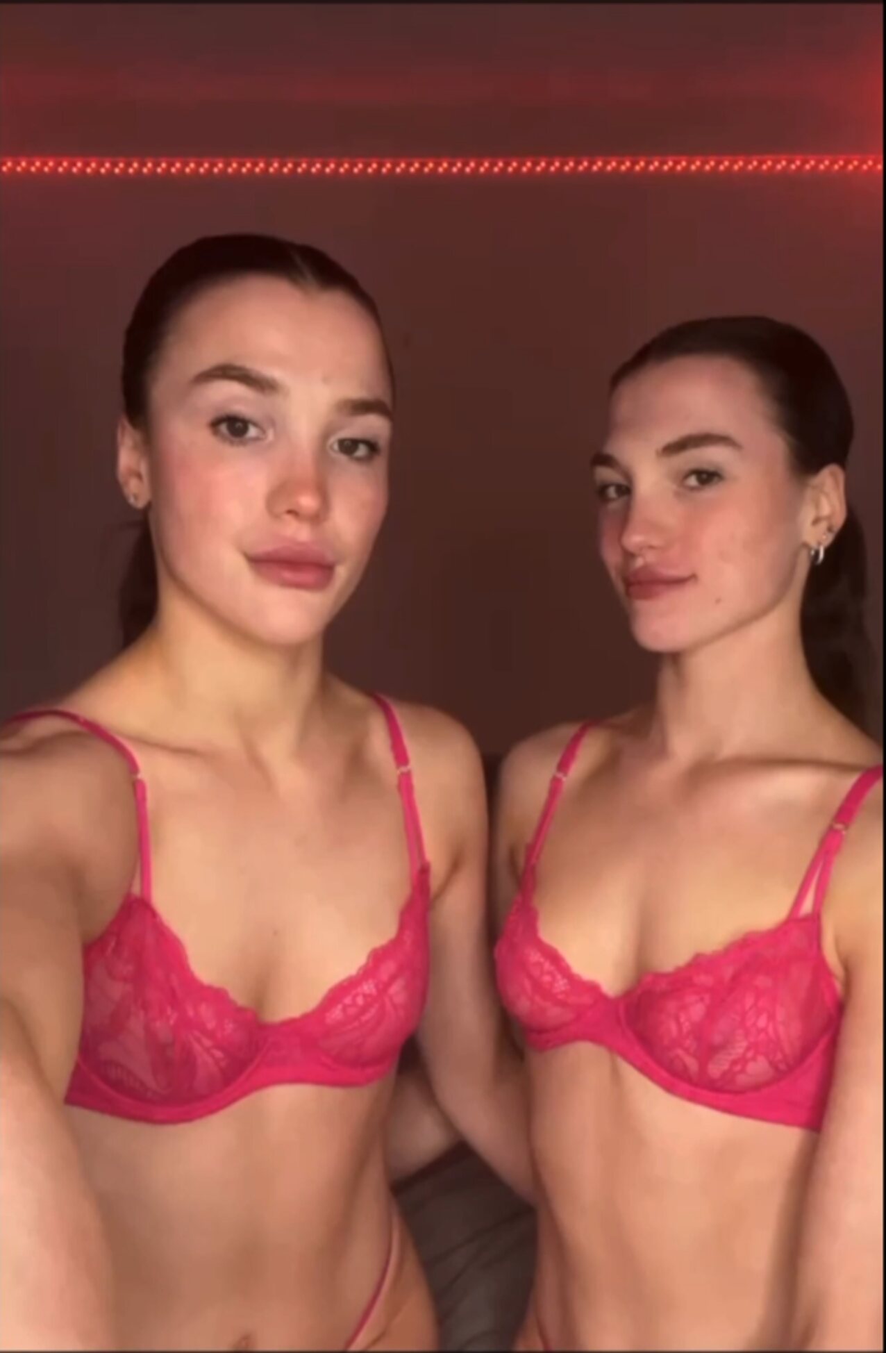twins sisters pink