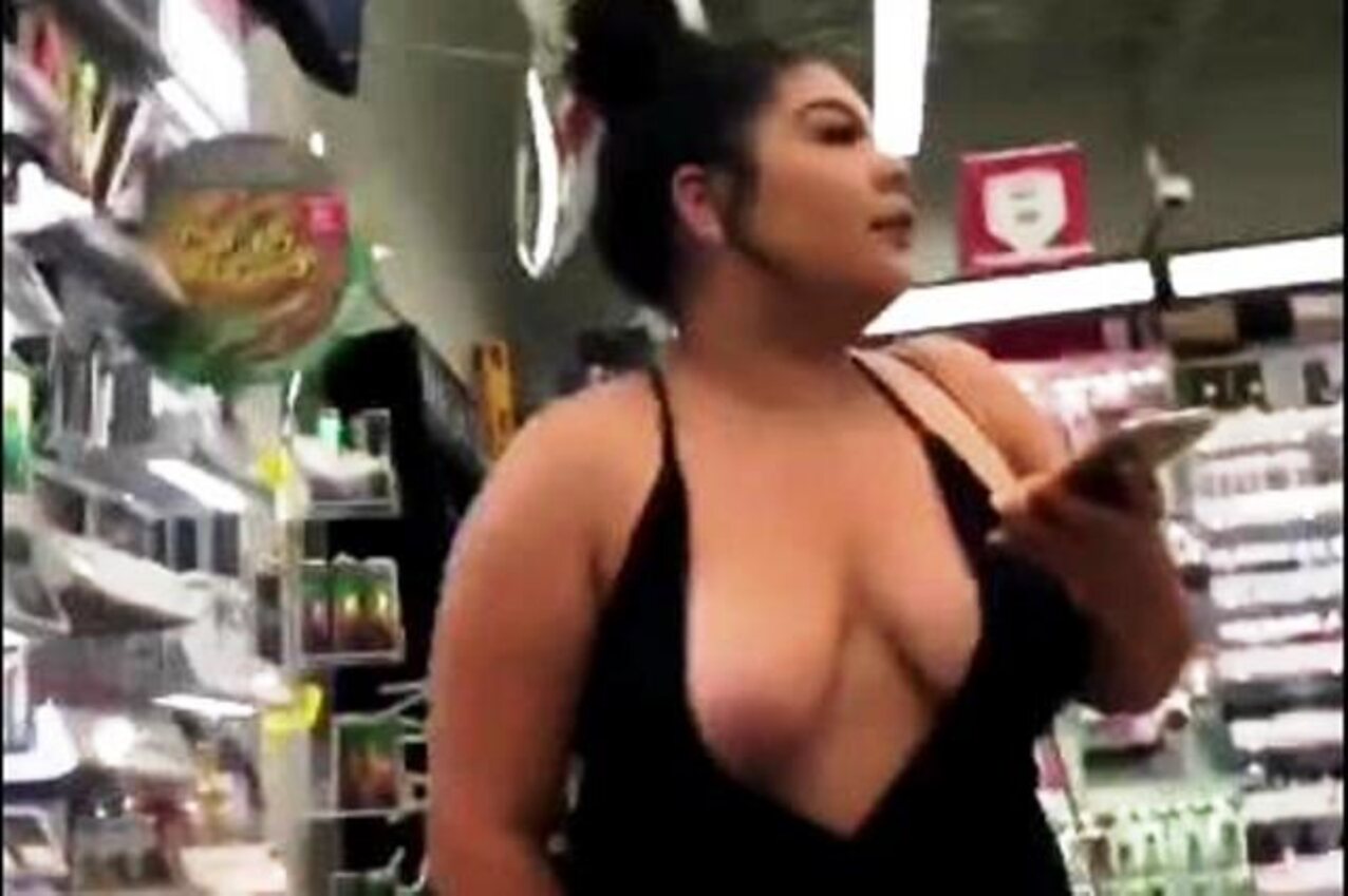 boobs big tits nipslip
