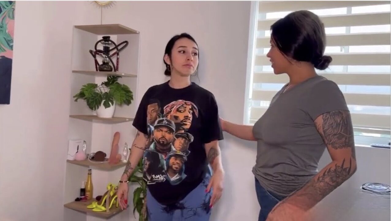 lesbian talking kissing