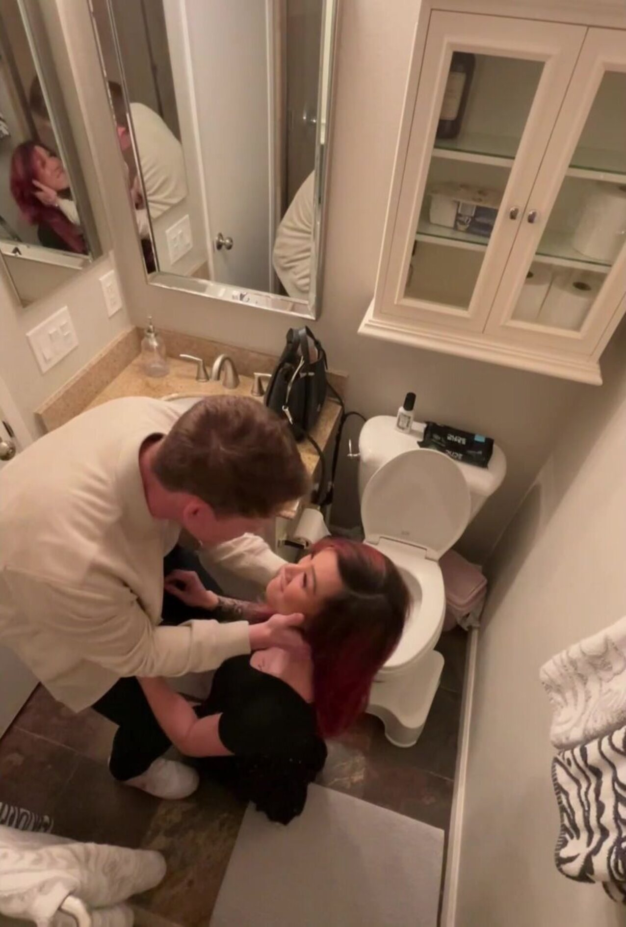 toilet blowjob redhead