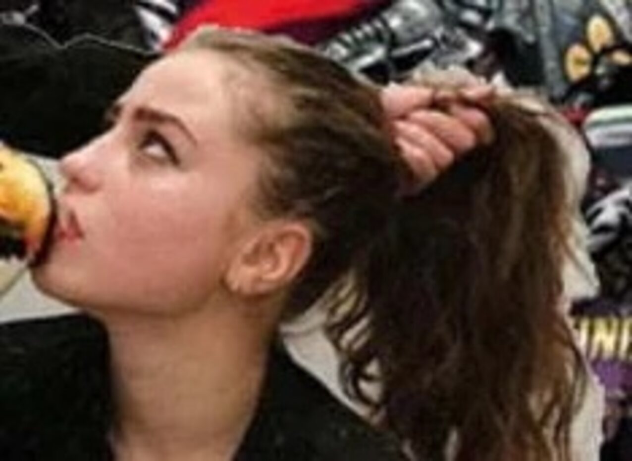 blow job head brunette