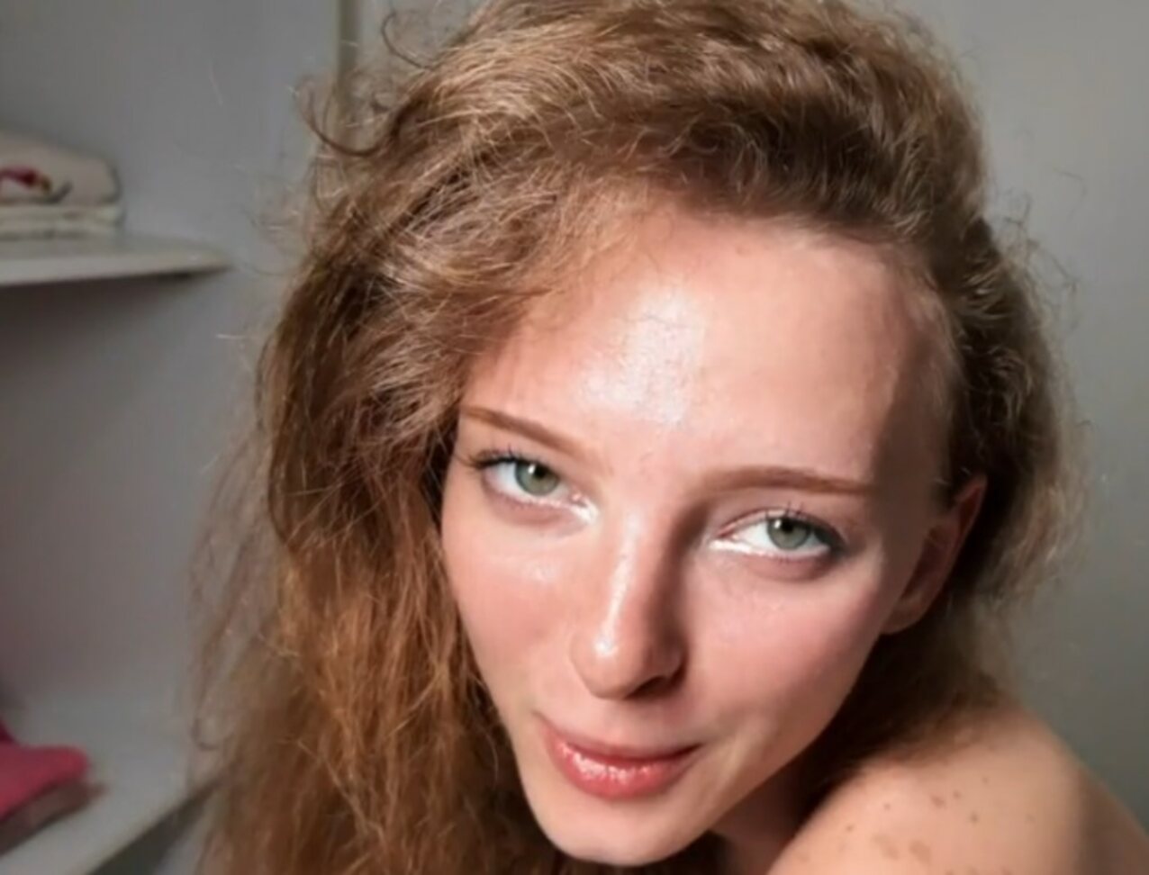camgirl tiny petite